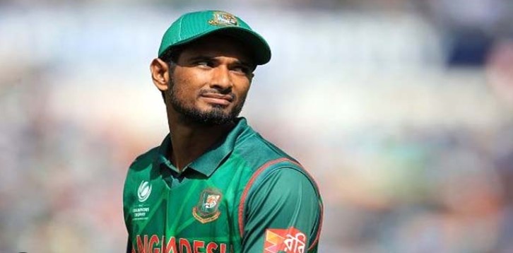 ব্যাটিং বিপর্যয়ের দিনে বাংলাদেশর হাল ধরেছেন আলোচিত অলরাউন্ডার, সর্বশেষ স্কোর
