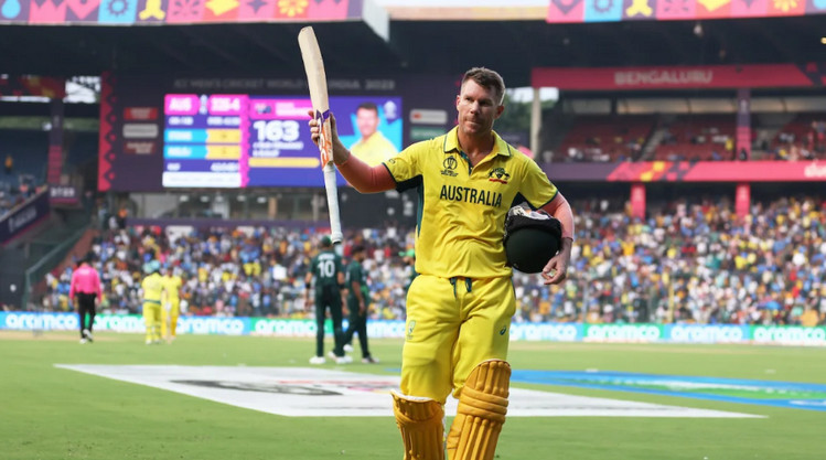 পাক বোলারদের পিটিয়ে আকাশ ছোয়া রানের টার্গেট দিল অস্ট্রেলিয়া