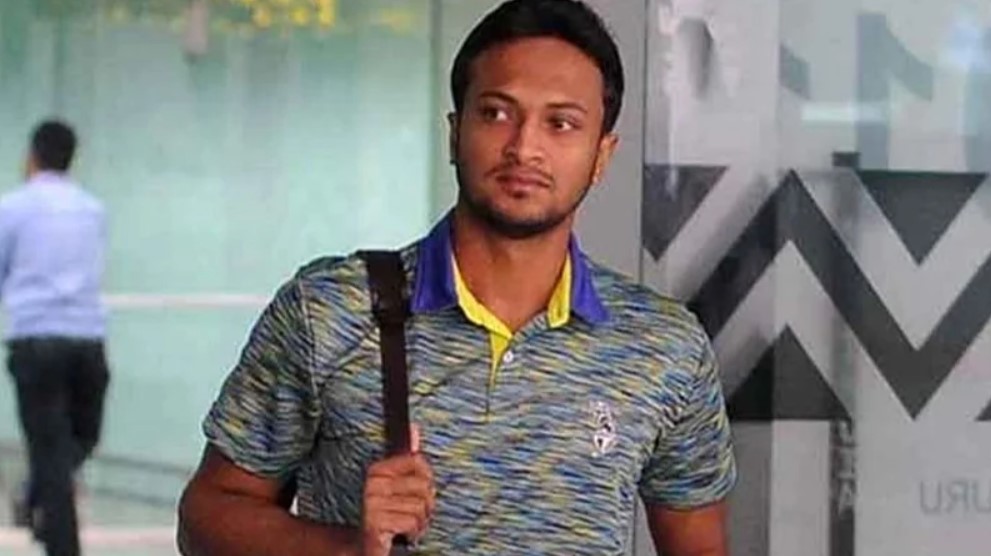 বিশ্বকাপের মাঝপথেই ঢাকায় ফিরেছেন সাকিব