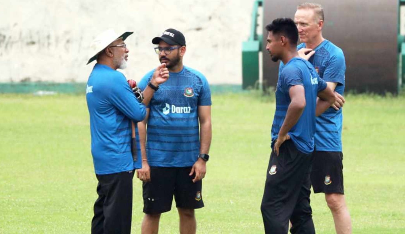 এইমাত্র পাওয়াঃ অবশেষে বিশ্বকাপ মিশন শেষে টাইগার কোচিং স্টাফদের বিদায়
