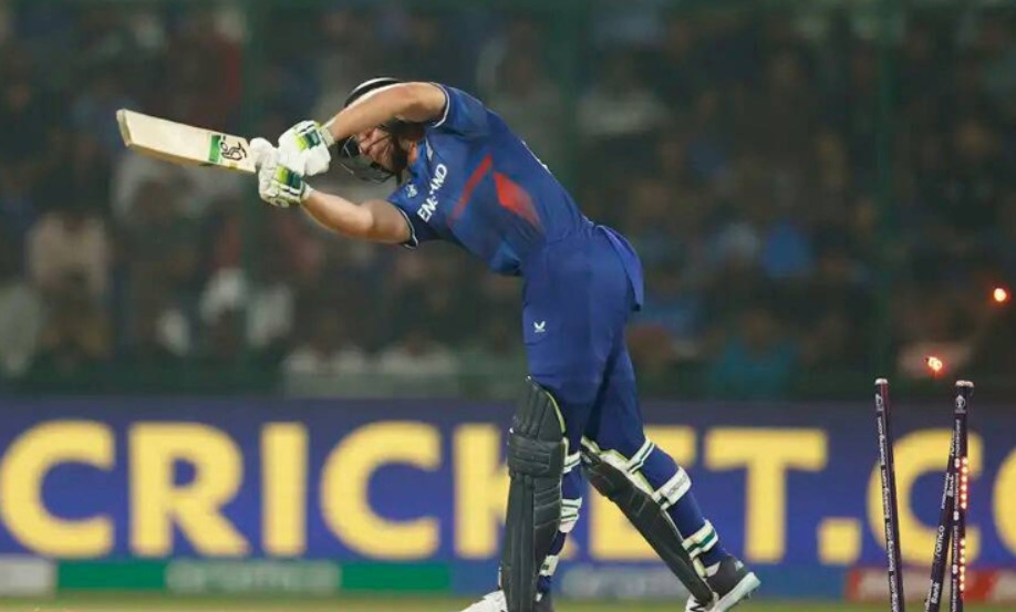 আবারও ব্যাটিং ব্যার্থতায় ইংল্যান্ড, দেখুন সর্বশেষ স্কোর
