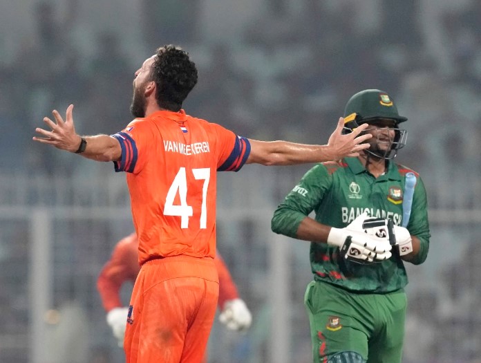 ছোটবেলার গুরুর শিক্ষাও কোন কাজে লাগলো না সাকিবের, দেখে নিন স্কোর আপডেট