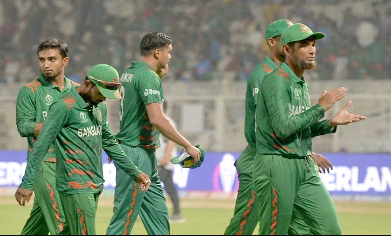 হতাশা, নিরাশা, অভিশাপে গ্রাস করেছে বাংলাদেশকে
