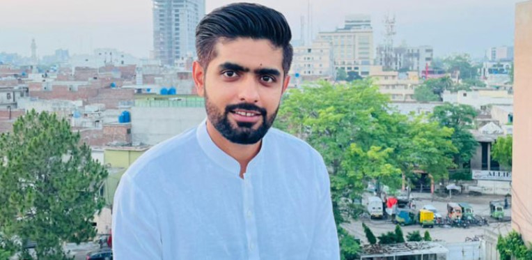 কলকাতা থেকে বিয়ের কেনাকাটা নিয়ে অদ্ভুদ কথা বললেন বাবর আজম