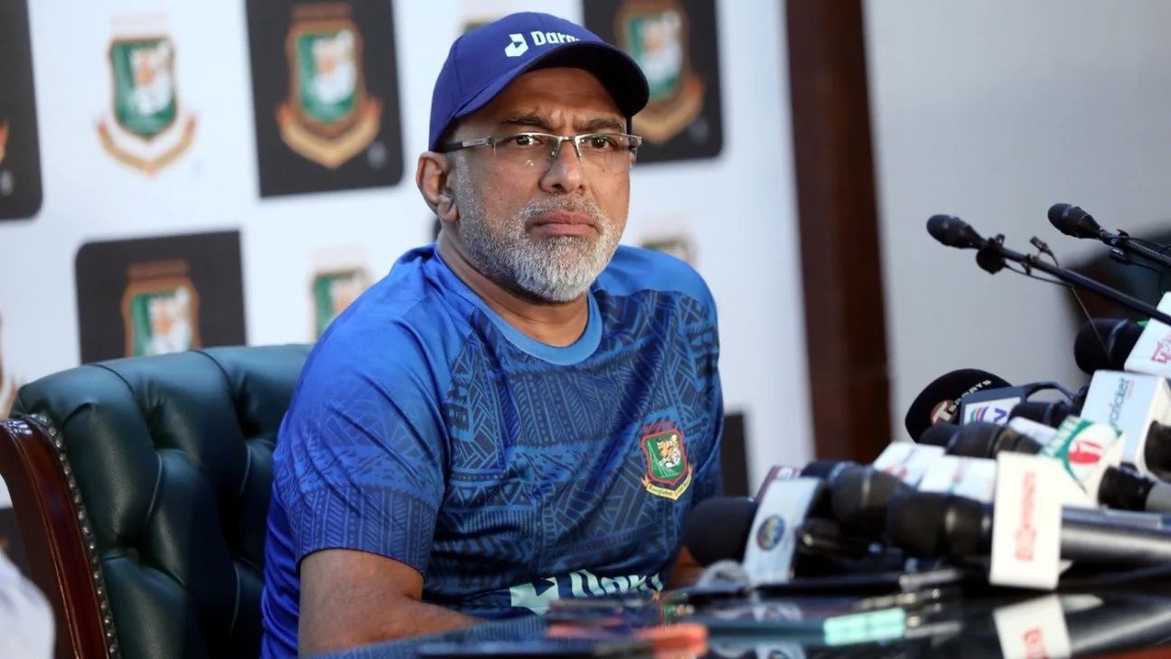 সংবাদ সম্মেলন ডেকে কিছু বলতে চাই হাথুরু সিংহ