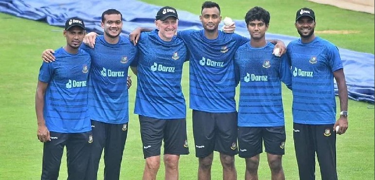 অবশেষে বিদায়ী গুরুকে নিয়ে মুখ খুললেন তাসকিন