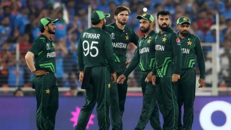 পাকিস্তানের সেমিফাইনালের স্বপ্ন ভেস্তে যাওয়ার দায় নিলো এক পাক ক্রিকেটার
