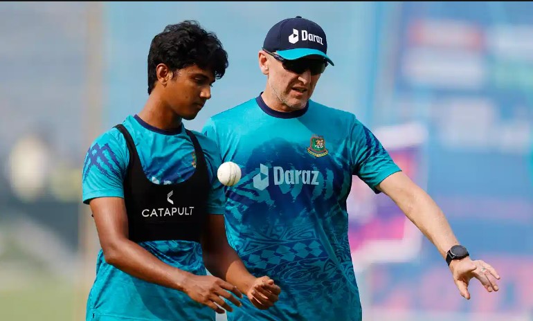 অ্যানাল ডোনাল্ডের বিদায়ের আসল তথ্য ফাঁস করলেন, নিজেই