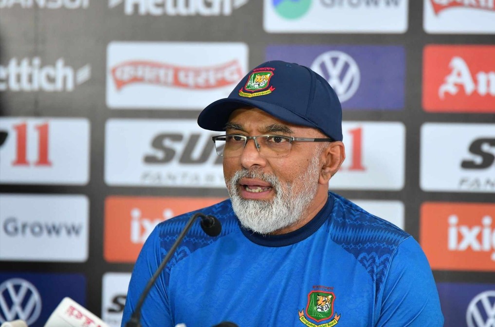 টাইগারদের হারের পিছনে  বড় কারণ মিরপুরে পিচ যেটা ঢেকে থাকে  সবসময় বল্লেন  হাথুরে