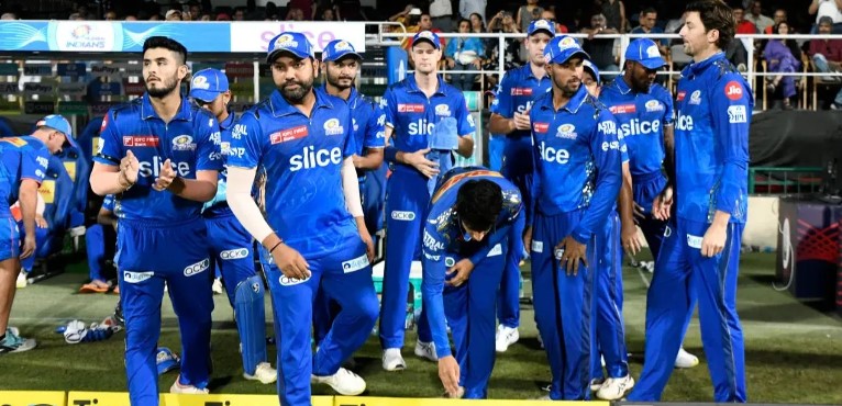 হার্দিক পুরোনো ডেরায় ফেরার দিনে অশান্তির আগুন জ্বলছে মুম্বাই ইন্ডিয়ান্স