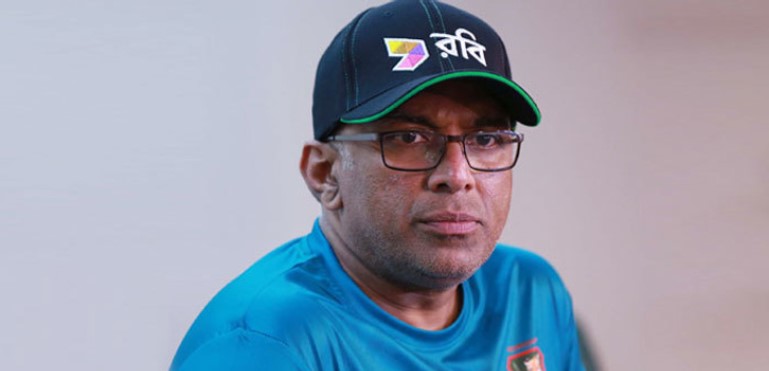প্রকাশ পেল হাতুড়ের চড় মারা সেই ক্রিকেটারের নাম
