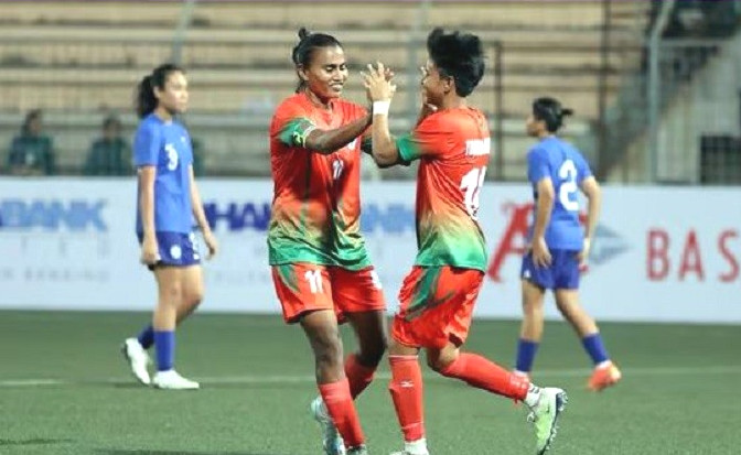 ঘরের মাঠে সিঙ্গাপুরকে নিয়ে ছেলেখেলা করল বাংলাদেশের মেয়েরা
