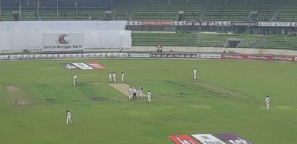 টানা উইকেট হারিয়ে চাপে বাংলাদেশ