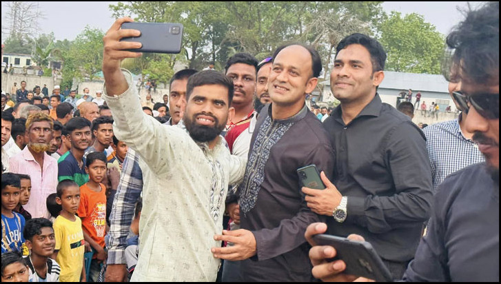 মাহবুব আলীর নৌকা পানিতে ডুবিয়ে এবার ঈগলে উড়লেন ব্যারিস্টার সুমন