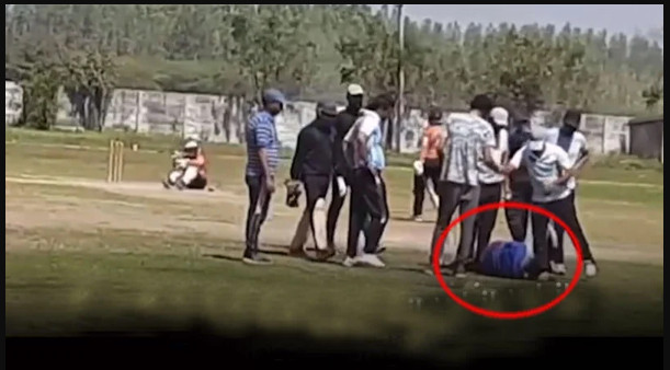 ক্রিকেট মাঠে আঘাত পেয়ে ঘটল মৃত্যু ঘটনা