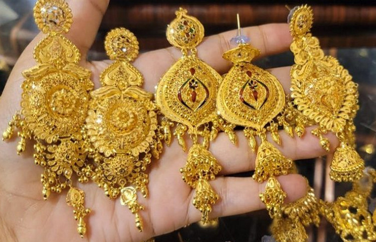 এই ৫ কারণে স্বর্ণ কেনার সেরা সময় এখনই