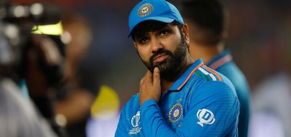 হঠাৎ খেলার মাঝেই মেজাজ হারিয়ে ফেলেন রোহিত