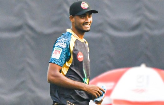 ক্যারিয়ারের প্রথম হ্যাটট্রিক নিয়ে উচ্ছ্বসিত শরিফুল, যার সাথে উপভোগ করলেন সেই খুশি