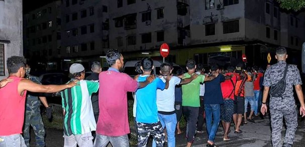 মালয়েশিয়ায় ২০৫ বাংলাদেশি অভিবাসী আটক