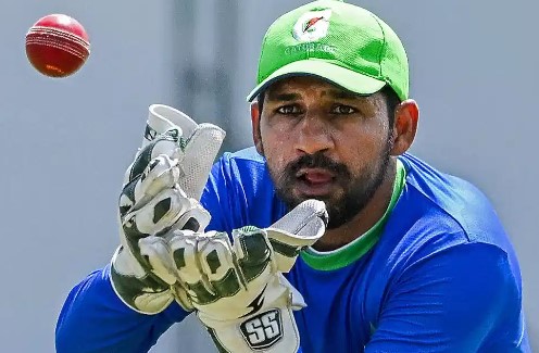 পাকিস্তান ছেড়ে ইংল্যান্ডে যাওয়ার ব্যাপারে যা বললেন সরফরাজ