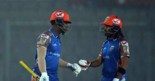 খুলনা টাইগার্স এর শক্তি আরও বাড়াতে যোগ দিচ্ছেন দুই তারকা ক্রিকেটার।