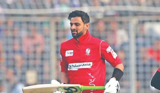 হঠাৎ বিপিএল না খেলার সিদ্ধান্ত শোয়েব মালিকের