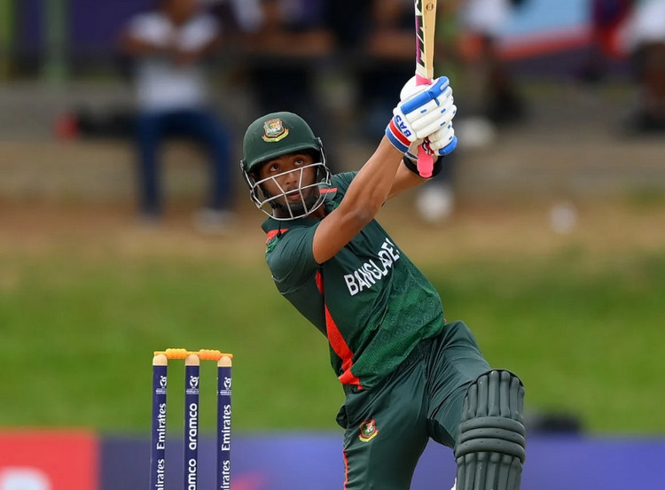 জিশান ঝোড়ো ফিফটিতে আইসিসির সমীকরণ পার!