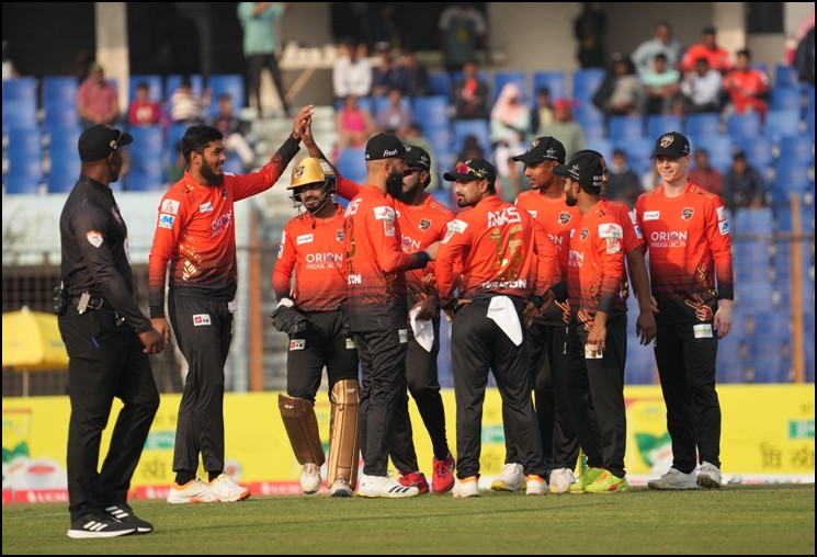 সর্বোচ্চ রানের রেকর্ড গড়া ম্যাচে বিধ্বস্ত চট্টগ্রাম!