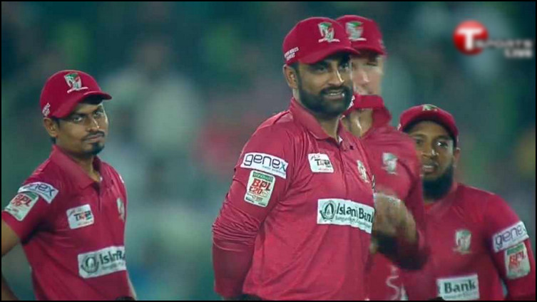 ফাইনালে ওঠার লড়াইয়ে উইকেট হারিয়ে দিশেহারা রংপুর