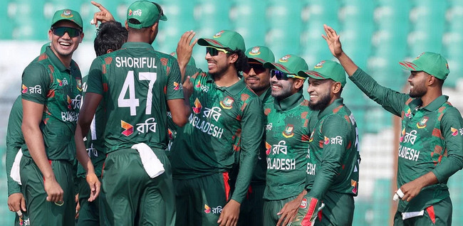 বাংলাদেশকে বিশাল রানের টার্গেট দিল শ্রীলঙ্কা