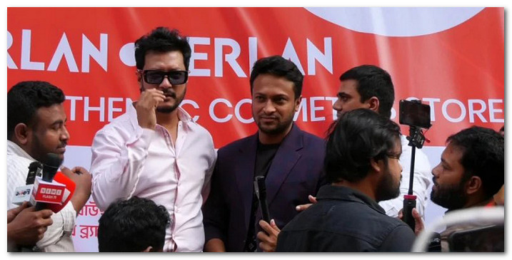 ব্রেকিং নিউজ: শোরুম উদ্বোধন করতে গিয়ে বিড়ম্বনায় সাকিব