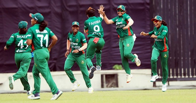 বাংলাদেশের বোলিং তোপে ব্যাটিং বিপর্যয়ে অস্ট্রেলিয়া