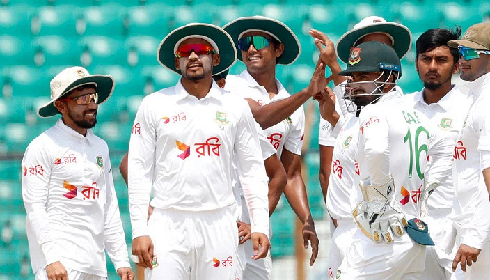 বাংলাদেশের বাজে রিভিউ নিয়ে মিম বানালো কলকাতা পুলিশ