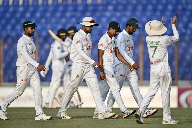 রানের পাহাড় গড়ে অল-আউট শ্রীলঙ্কা