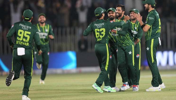 জাতীয় দলে ফিরেই বল হাতে চমক দেখালেন আমির