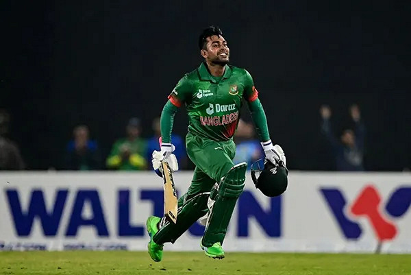 ১৮২ স্ট্রাইক রেটে ব্যাটিং করে ফিফটি তুলে নিয়ে বিসিবিকে উচিত জবাব দিলো মেহেদী হাসান মিরাজ