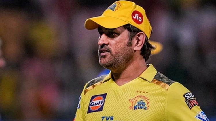 বেঙ্গালুরুর বিপক্ষে শেষ ম্যাচে নতুন ভুমিকায় ধোনি