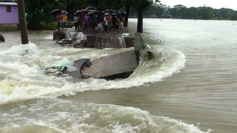 ব্রেকিং নিউজ: ধেয়ে আসছে বন্যা