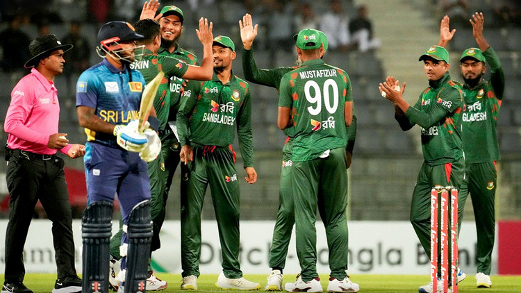 বিশ্বকাপ ব্যর্থতায় পদত্যাগ করলেন কোচ