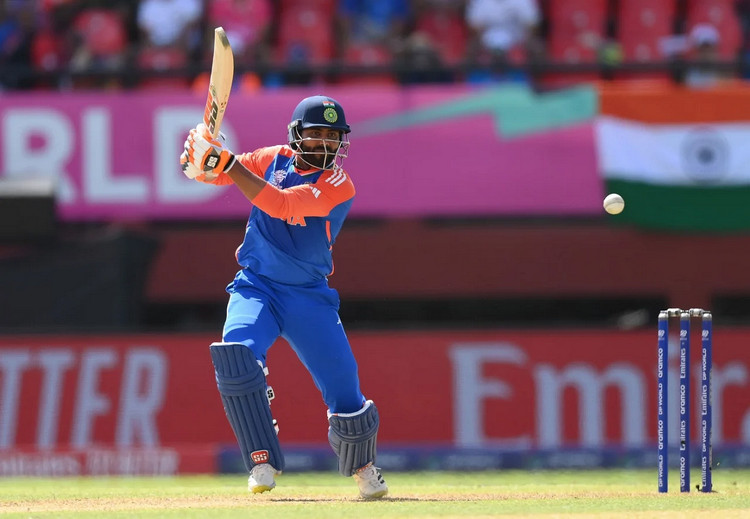 ইংল্যান্ডকে বিশাল রানের টার্গেট দিল ভারত