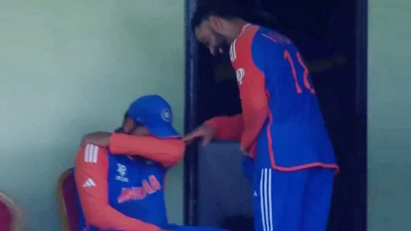 চোখের জলে বুক ভাসালেন রোহিত, সান্ত্বনা দিতে গিয়ে অবিশ্বাস্য কান্ড করলেন কোহলি