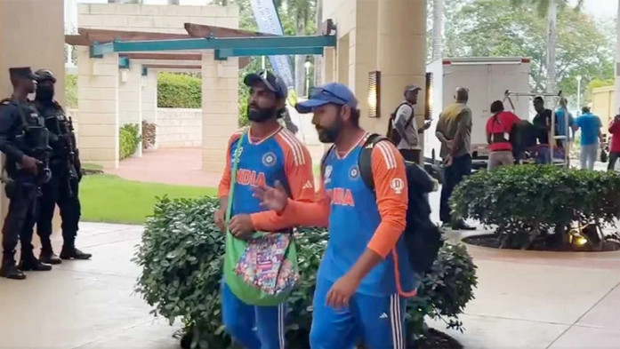 দেশে ফিরতে পারছেন না বিশ্বকাপ জয়ী ভারতীয় ক্রিকেটাররা