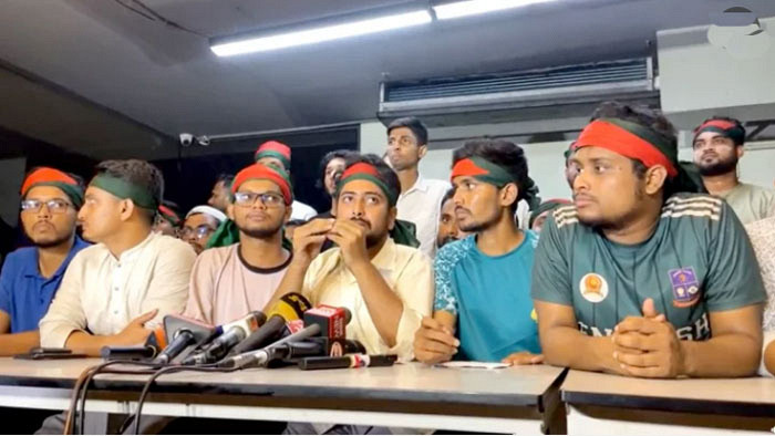 অন্তর্বর্তীকালীন সরকারের রুপরেখা নিয়ে বঙ্গভবনে বৈঠক বসেছেন ছাত্ররা