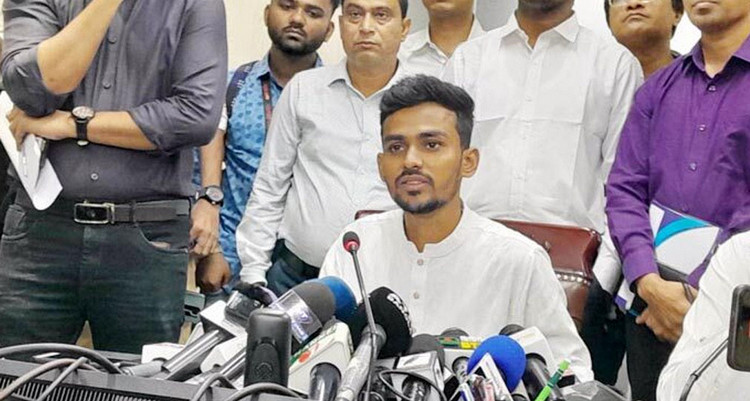 ৬ বছরের পরিকল্পনার কথা জানালেন ক্রীড়া উপদেষ্টা আসিফ মাহমুদ, সারা দেশে চলছে তুমুল আলোচনা