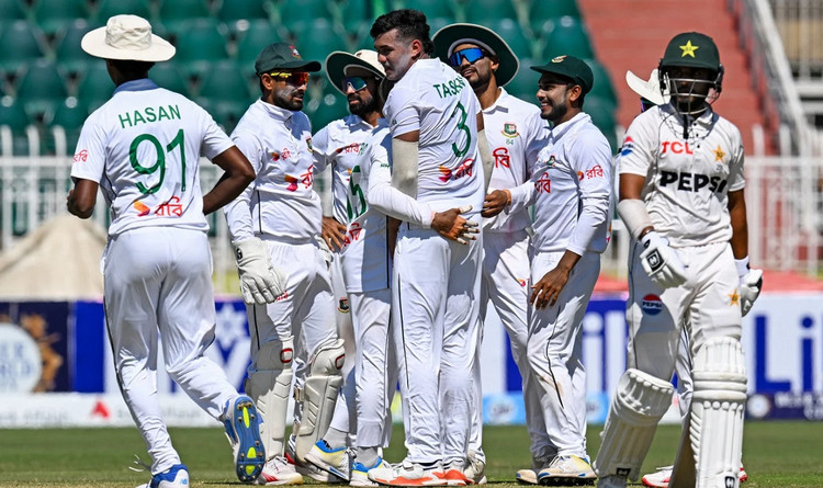 বাংলাদেশের বোলিং তোপে অল-আউটের পথে পাকিস্তান, দেখেনিন সর্বশেষ স্কোর