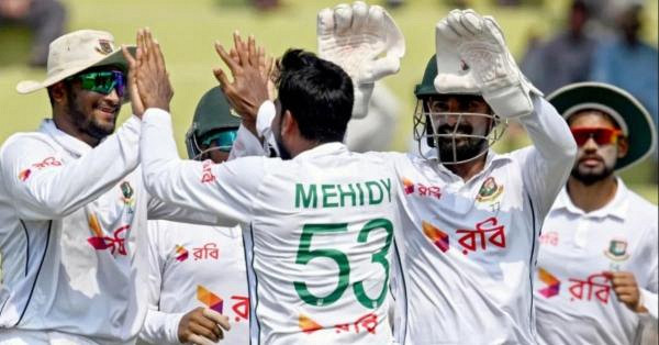 মিরাজে কুপোকাত পাকিস্তান, দেখেনিন সর্বশেষ স্কোর