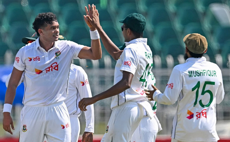 বাংলাদেশকে অল-আউট করে উল্টো বিপদে পাকিস্তান