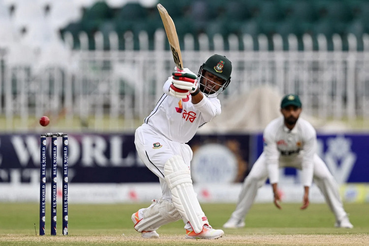 জয়ের লক্ষ্যে ব্যাটিংয়ে বাংলাদেশ