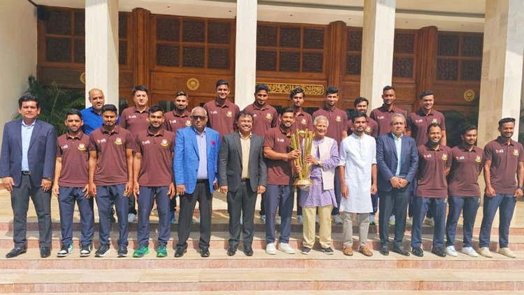 প্রধান উপদেষ্টার সঙ্গে ক্রিকেটারদের সাক্ষাৎ: পাকিস্তানের বিপক্ষে ঐতিহাসিক সিরিজ জয় উদযাপন