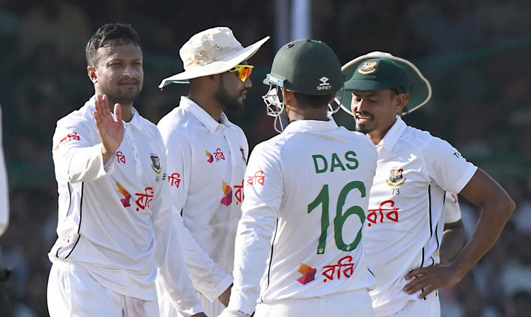 টেস্ট ক্রিকেটের ১৪৮ বছরের রেকর্ড ভেঙে বাংলাদেশের বিপক্ষে ইনিংস ঘোষণা করলো ভারত